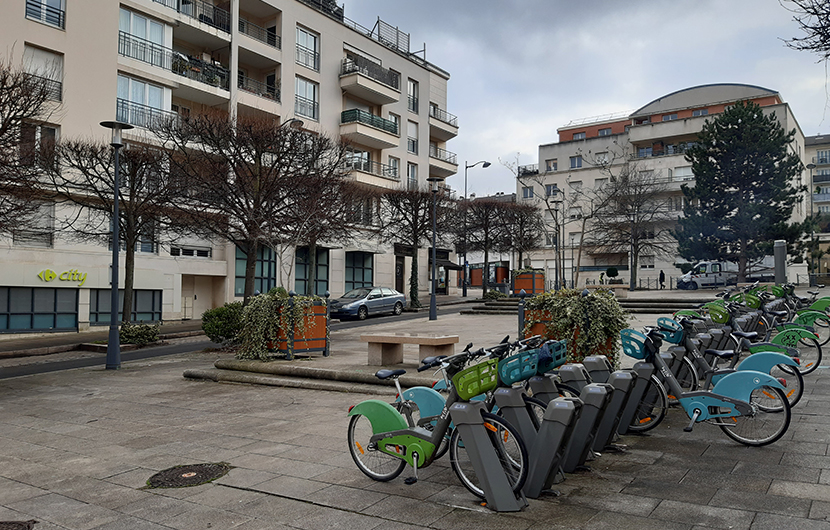 Place Tony de Graaff, avant travaux, 2023 © Meudon Place Tony de Graaff, avant travaux, 2023 © Meudon